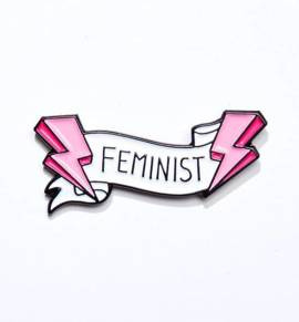  Pin emaliowany z napisem "FEMINIST"